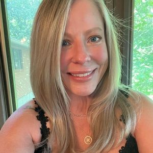 Meet your Posher, Christine n.